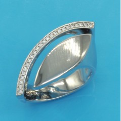 R28476-BW